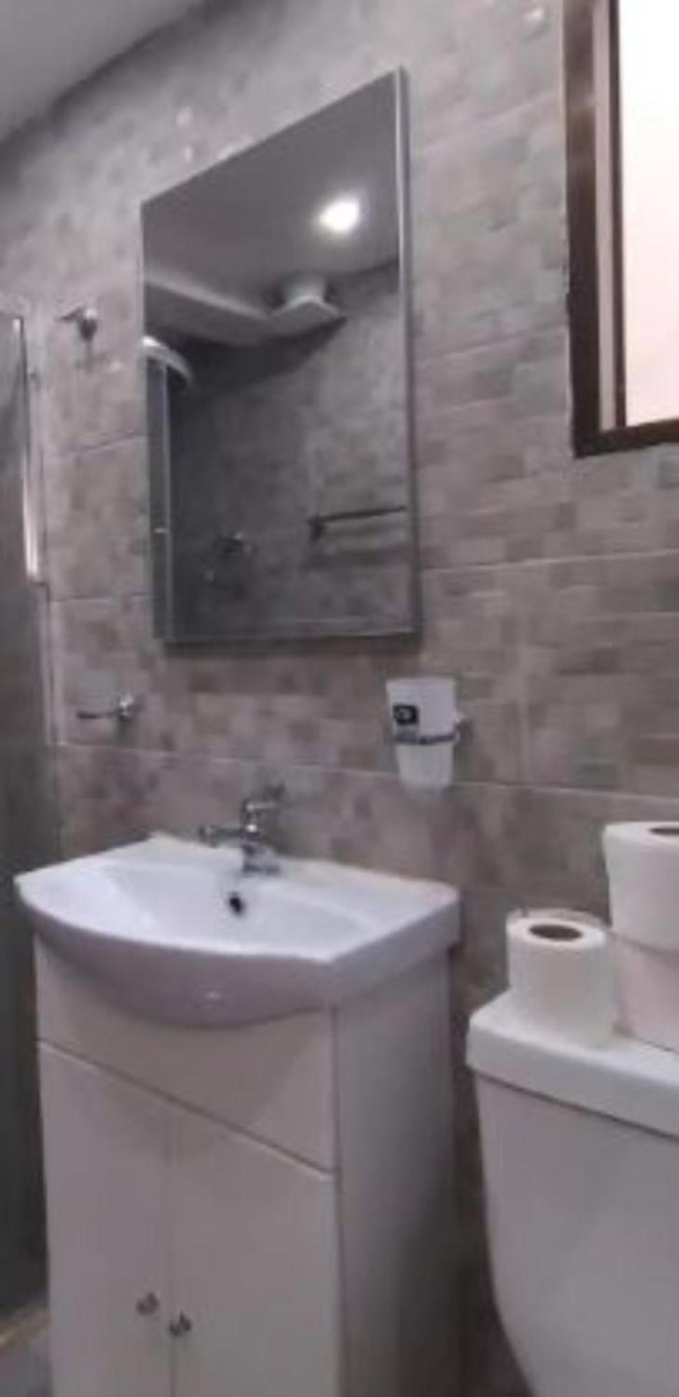 2 Bedroom Very Apartment *